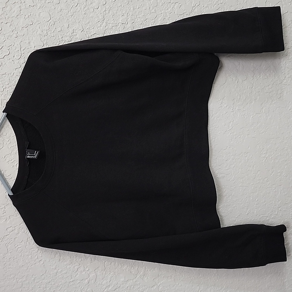 Black cropped sweatshirt